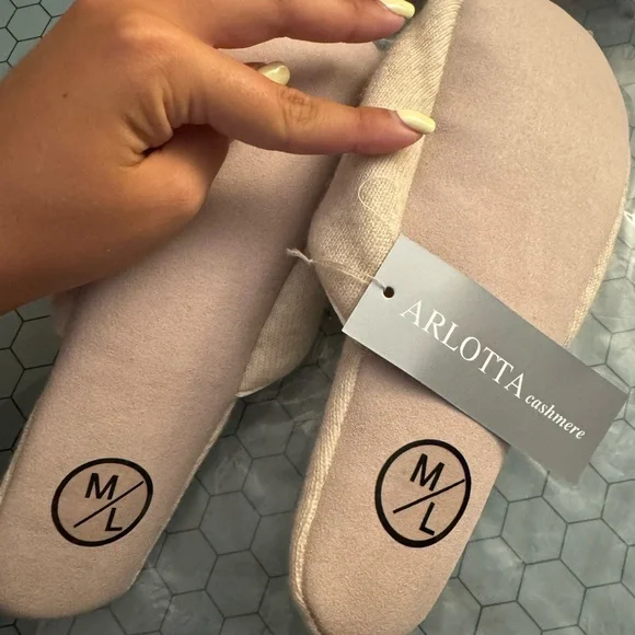 Chris Arlotta Cashmere luxury slippers M/L - Picture 4 of 7